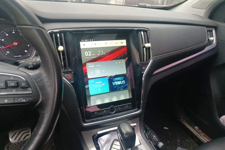 Used Roewe RX5 2016 20T Two-Wheel Drive Automatic Internet Smart Edition
