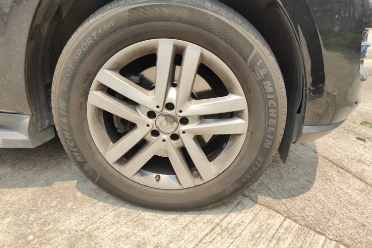 Used Mercedes-Benz GL-Class 2014 GL 400 4MATIC Dynamic Model Right Front Wheel Hub