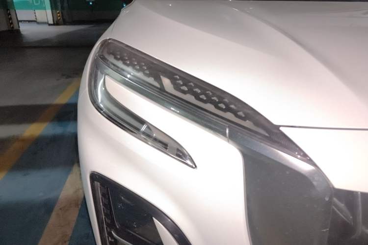 Used Hongqi HS3 2023 1.5T Two-Wheel Drive Shanwei Edition Right Front Headlight