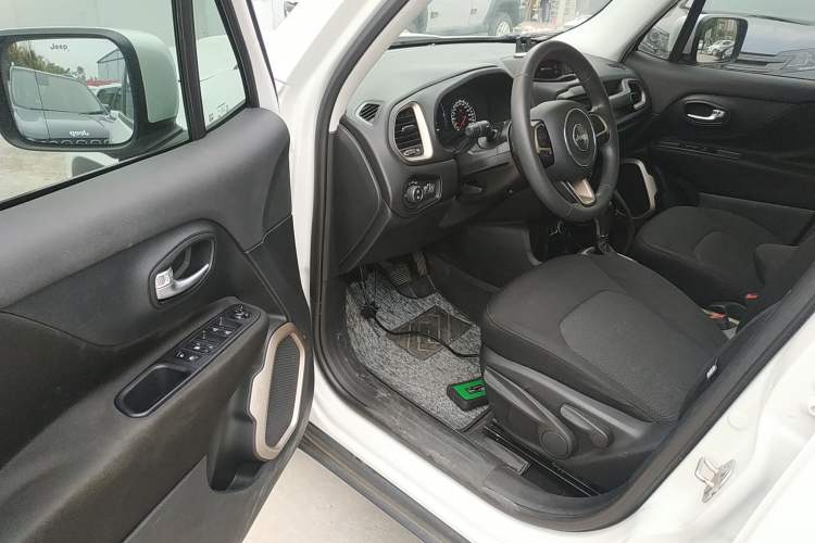 Used Jeep Renegade 2018 Connected Large Screen Version 180T Automatic High-Energy Edition