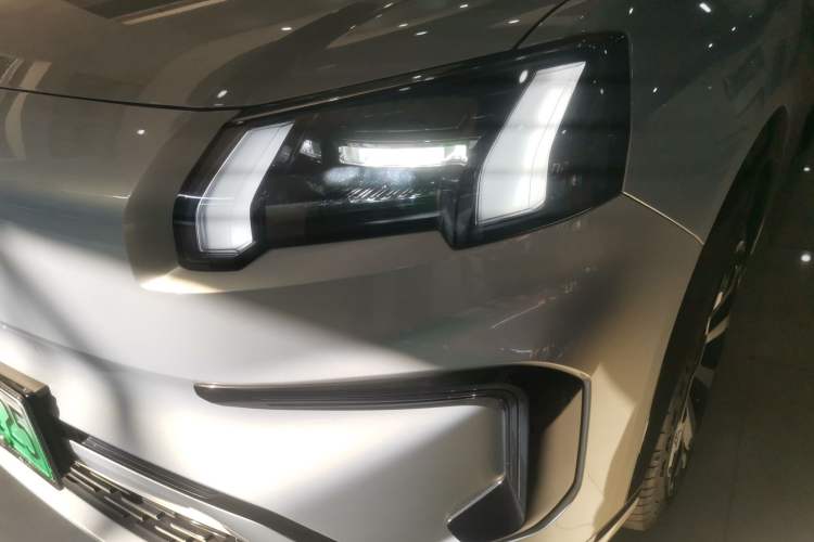 Used AION V 2024 Aion Tyrannosaurus 650 Smart Premium Edition
