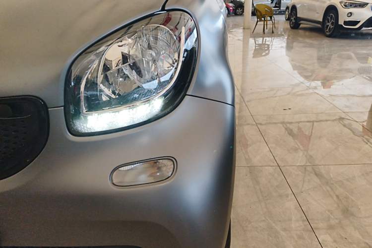 Used smart fortwo 2015 1.0L 52 kW Hardtop Passion Edition Left Front Headlight