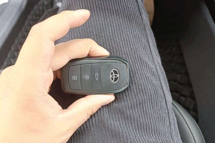 Used Toyota Camry 2024 Dual-Motor 2.0 HGVP Luxury Edition
