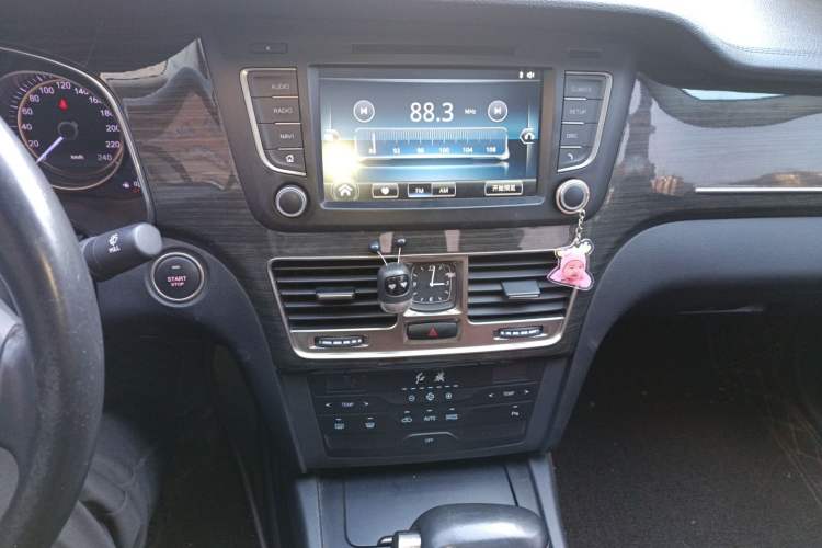 Used Hongqi H7 2017 1.8T Tech Model Audio And AC Panel