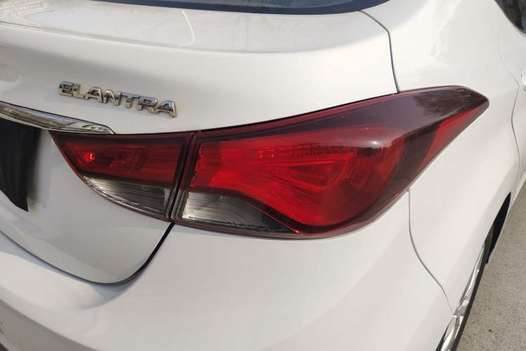 Used Hyundai Elantra (5th Generation / Langdong) 2016 1.6L Automatic Smart Version
