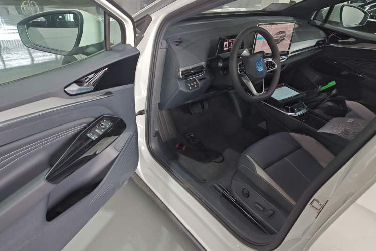 Used Volkswagen ID.4 CROZZ 2025 Pure Edition Driver Seat