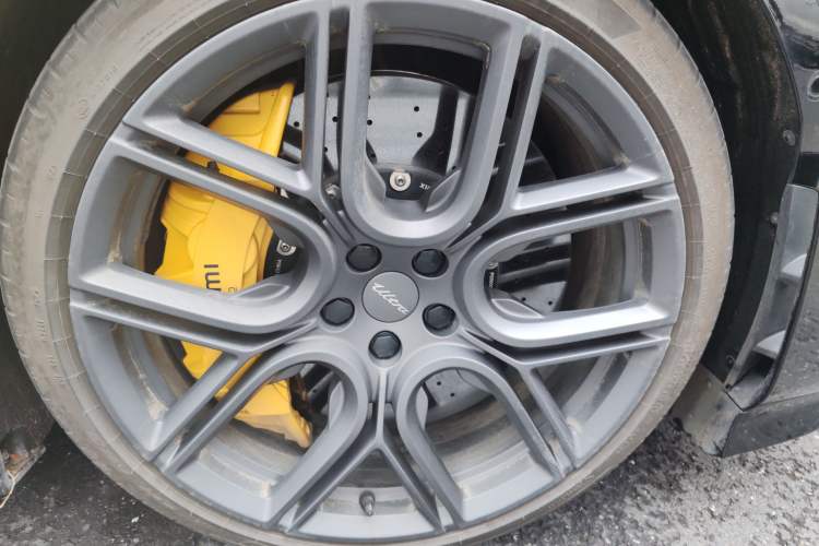 Used Xiaomi Auto SU7 Ultra 2025 Ultra Model Right Front Wheel Hub