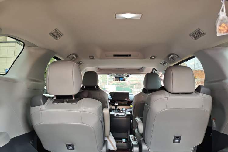 Used Toyota Granvia 2024 2.5L Hybrid Comfort Edition Headliner