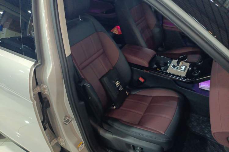 Used Land Rover Range Rover Evoque 2023 Aurora L 249 PS Luxury Edition
