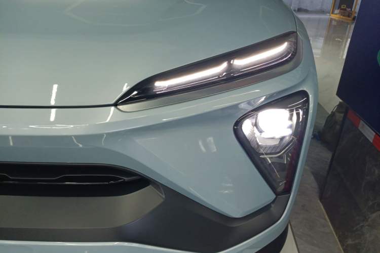 Used Nio ES6 2022 75 kWh Performance Version Left Front Headlight