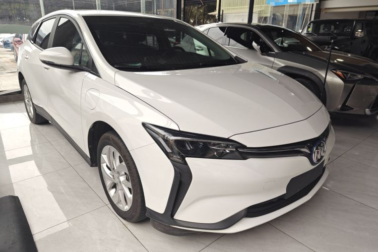 Used Buick Velite 6 2023 Revised Version 430 km Range – Commuter Edition Front Right 45 Deg