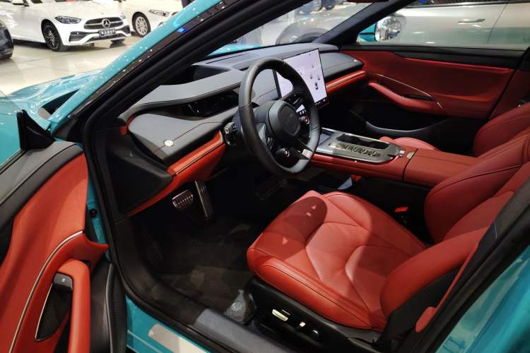 Used Xiaomi Auto SU7 2024 Four-Wheel Drive Ultra-Long Range Advanced Intelligent Driving Max Edition