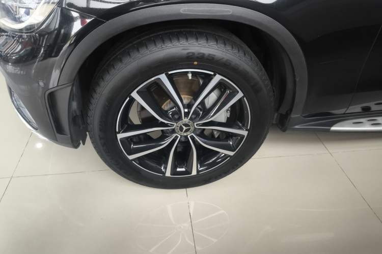 Used Mercedes-Benz GLC 2020 Facelift GLC 300 L 4MATIC Dynamic Edition Left Front Wheel Hub