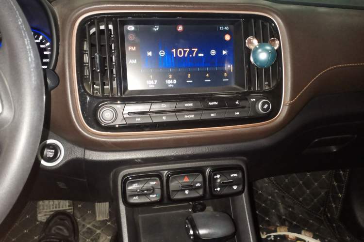 Used GAC Trumpchi GS3 2017 200T Automatic Elite Edition Audio And AC Panel