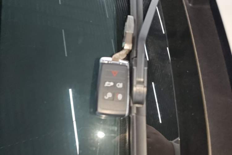 Used Land Rover Discovery Sport 2022 Restyled 249 PS R-Dynamic SE Performance Tech Edition 5 Seats Vehicle Key