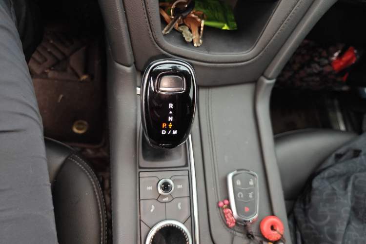 Used Cadillac XT5 2023 2.0T Two-Wheel-Drive Fashion Edition Gear Lever