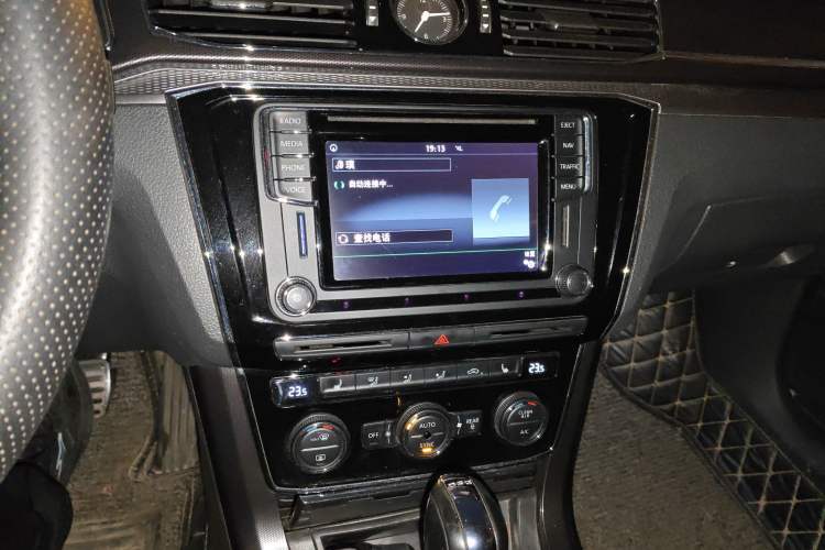 Used Volkswagen Passat 2017 330TSI DSG Prestige Edition Audio And AC Panel