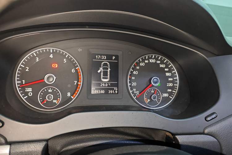 Used Volkswagen Sagitar 2014 1.4TSI Automatic Luxury Model Instrument Cluster