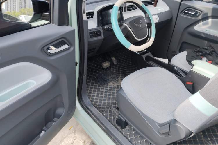 Used Wuling Hongguang MINIEV 2022 Macaron Fashion Model Lithium Iron Phosphate Driver Seat