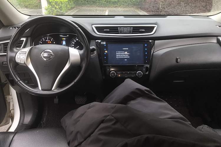 Used Nissan X-Trail 2015 2.0L CVT Comfort MAX Edition 2WD Center Console