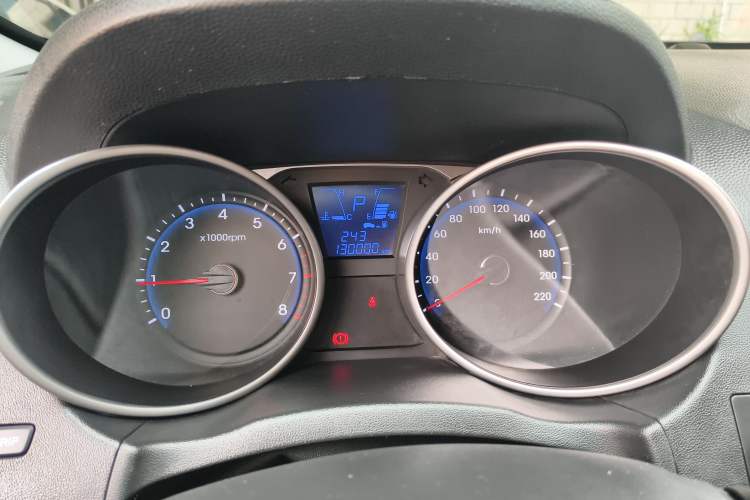 Used Hyundai ix35 2013 2.0L Automatic Two-Wheel Drive Smart GLS China IV Standard Odometer Close Up