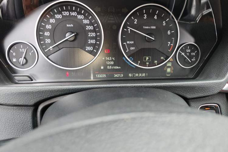 Used BMW 3 Series 2013 Facelifted 320Li Luxury Design Package Odometer Close Up