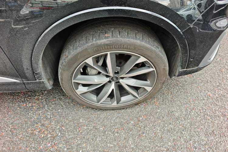 Used Audi Q7 2023 55 TFSI quattro S line Sport Edition Right Front Wheel Hub