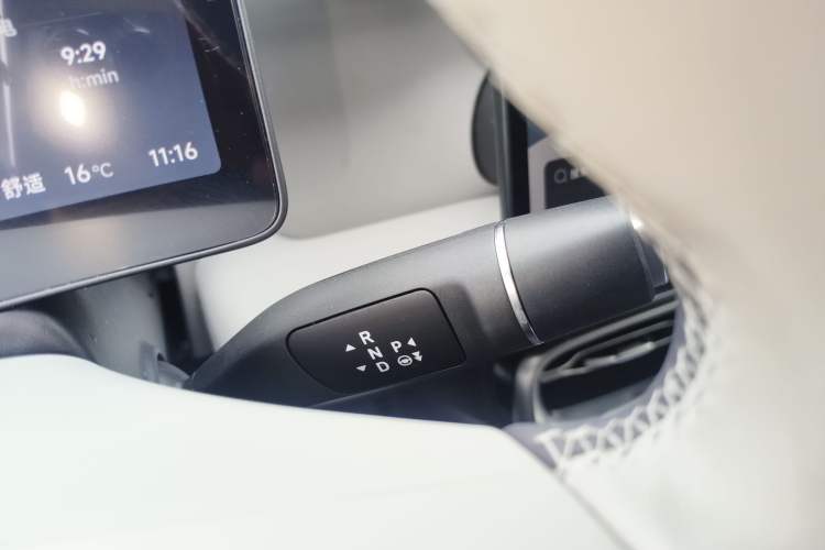 Used Leapmotor B10 2025 510 Comfort Edition Gear Lever