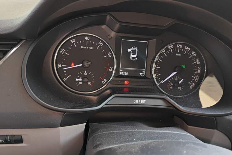 Used Skoda Octavia 2015 1.6L Automatic Yijun Edition Odometer Close Up