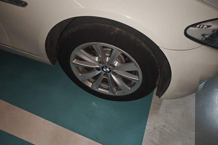 Used BMW 5 Series 2012 523Li Luxury Model Right Front Wheel Hub