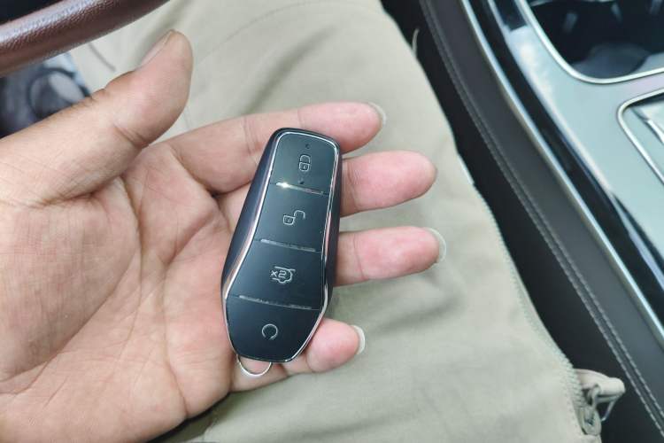 Used BYD Han 2022 EV Genesis Edition 715KM Front-Wheel-Drive Prestige Model
