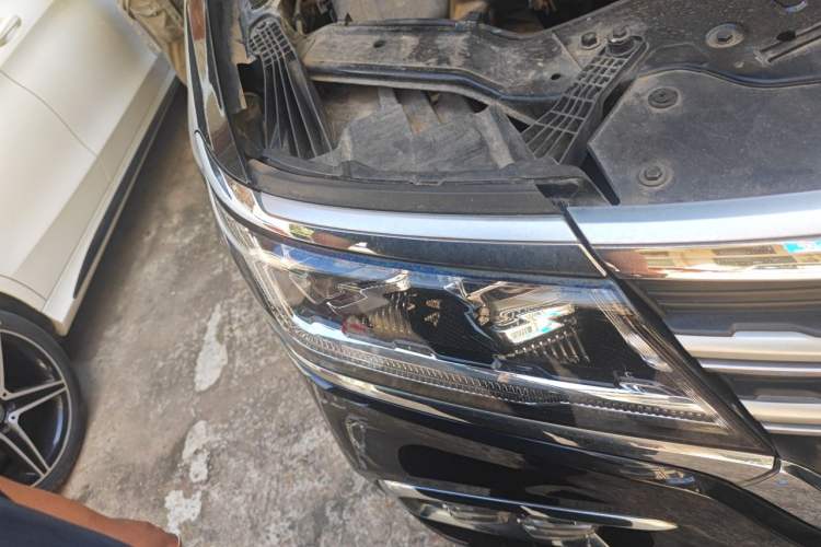 Used Roewe RX8 2018 30T Smart Connectivity Two-Wheel Drive Flagship Edition