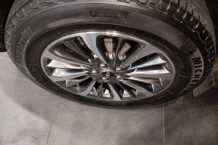 Used Lincoln Nautilus 2019 2.0T Two-Wheel Drive Luxury Edition China VI Standard Right Rear Wheel Hub