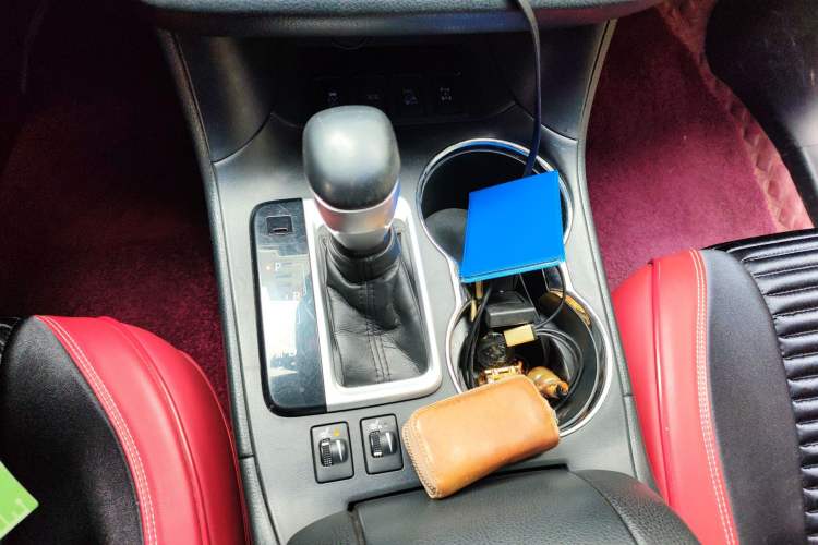 Used Toyota Highlander 2018 2.0T Four-Wheel Drive Luxury Version 7 Seats China VI Standard Gear Lever