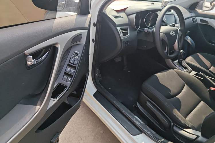 Used Hyundai Elantra (5th Generation / Langdong) 2013 1.6L Automatic Leading Model Driver Seat