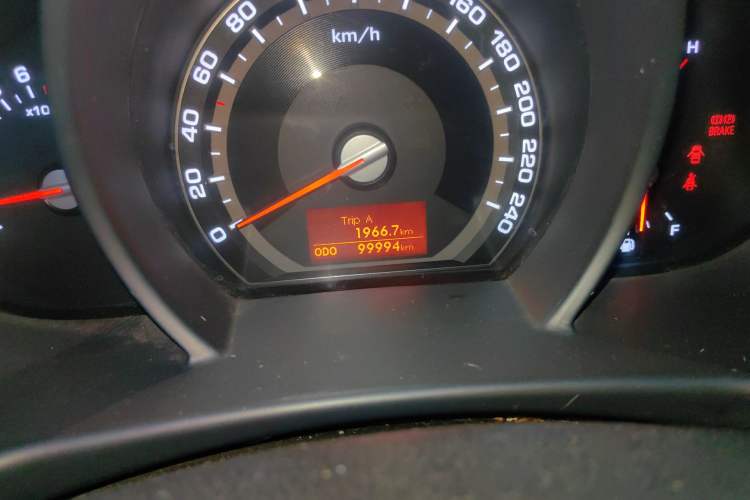 Used Kia Sportage R 2011 2.0L Manual Two-Wheel Drive GL Trim Odometer Close Up