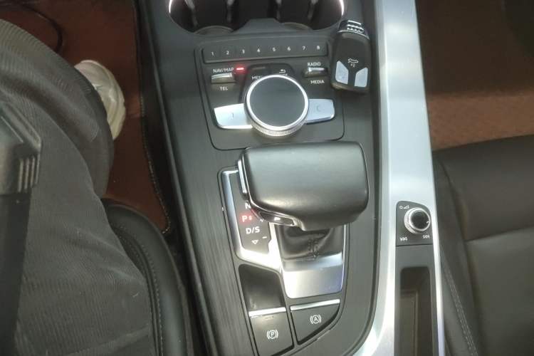 Used Audi A4L 2019 40 TFSI Fashion Version China V