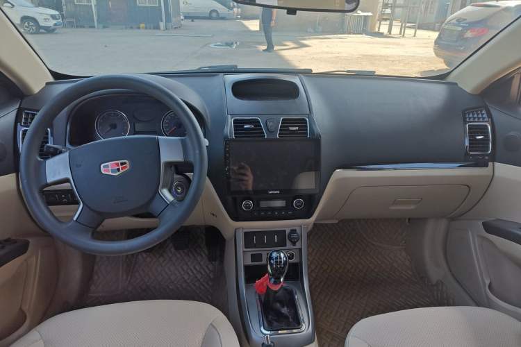 Used Geely Auto Classic Emgrand 2013 Sedan 1.5L Manual Elite Model Center Console