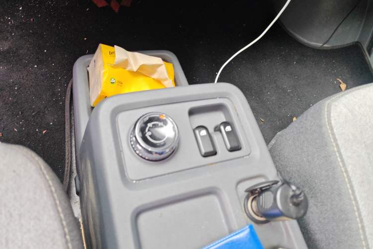 Used Wuling Yangguang 2024 300KM Comfort Version Passenger Van 75kW
