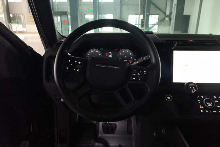 Used Land Rover Defender 2025 110 3.0T P400 – Dynamic HSE