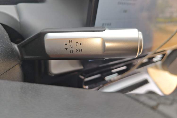 Used AION Y 2022 Plus 70 Enjoy Edition Gear Lever