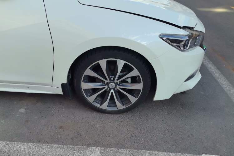 Used Nissan Maxima 2016 2.5L XV Ultimate Edition Right Front Wheel Hub