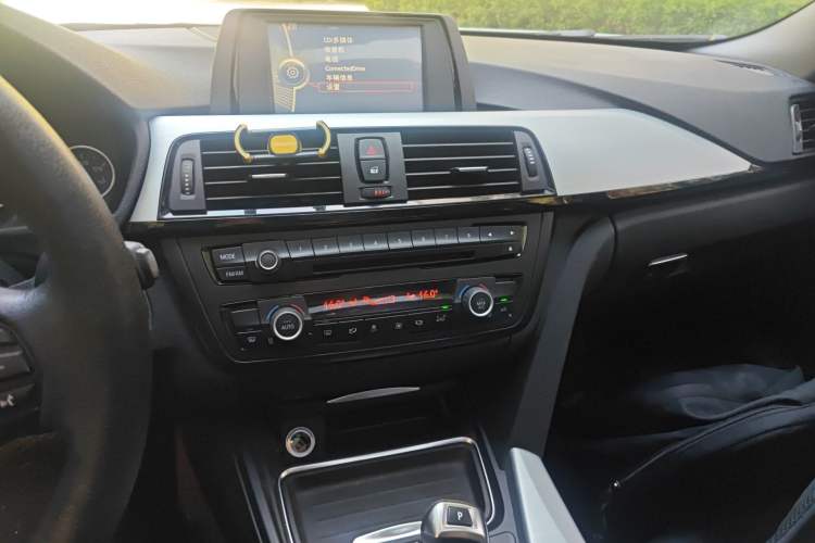 Used BMW 4 Series 2014 420i Fashion Model Audio And AC Panel