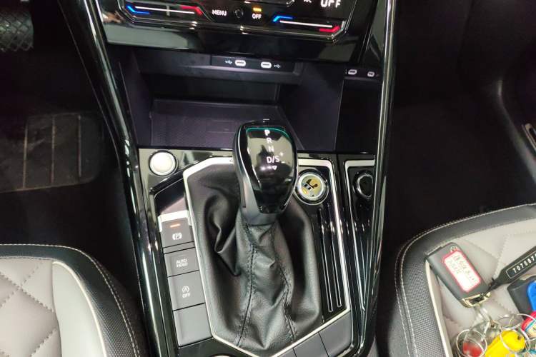 Used Volkswagen Tayron 2023 Revised Version 380TSI All-Wheel Drive R-Line High-Energy Edition Gear Lever