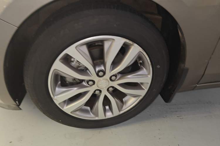 Used Buick GT 2021 1.3T Automatic Mild Hybrid Elite Version Left Front Wheel Hub