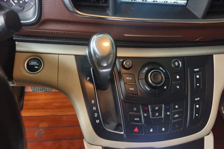 Used Buick GL8 2018 28T Luxury Model China VI Standard
