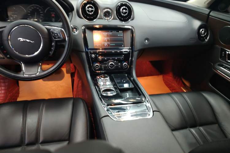 Used Jaguar XJ 2014 XJL 2.0T Two-Wheel-Drive Elegant Business Edition
