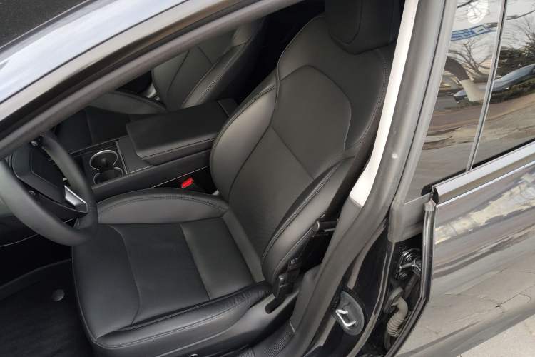 Used Tesla Model 3 2023 Long-Range All-Wheel-Drive Version
