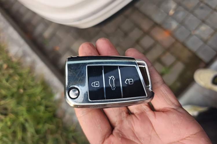 Used Volkswagen Tiguan L 2020 330TSI Automatic Two-Wheel Drive R-Line Flagship Version China VI Standard Vehicle Key