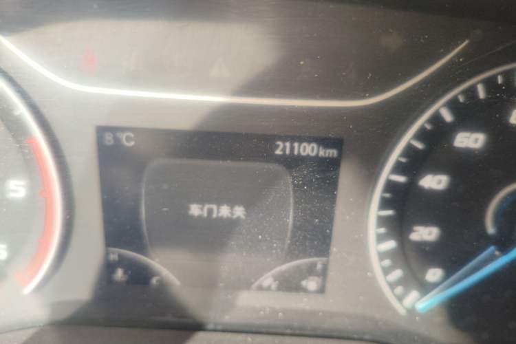 Used JMC Fushun 2023 2.0T Manual Short-Wheelbase Low-Roof Commercial Multi-Purpose Passenger Vehicle 6 Seats with Dual-Opening Tailgate